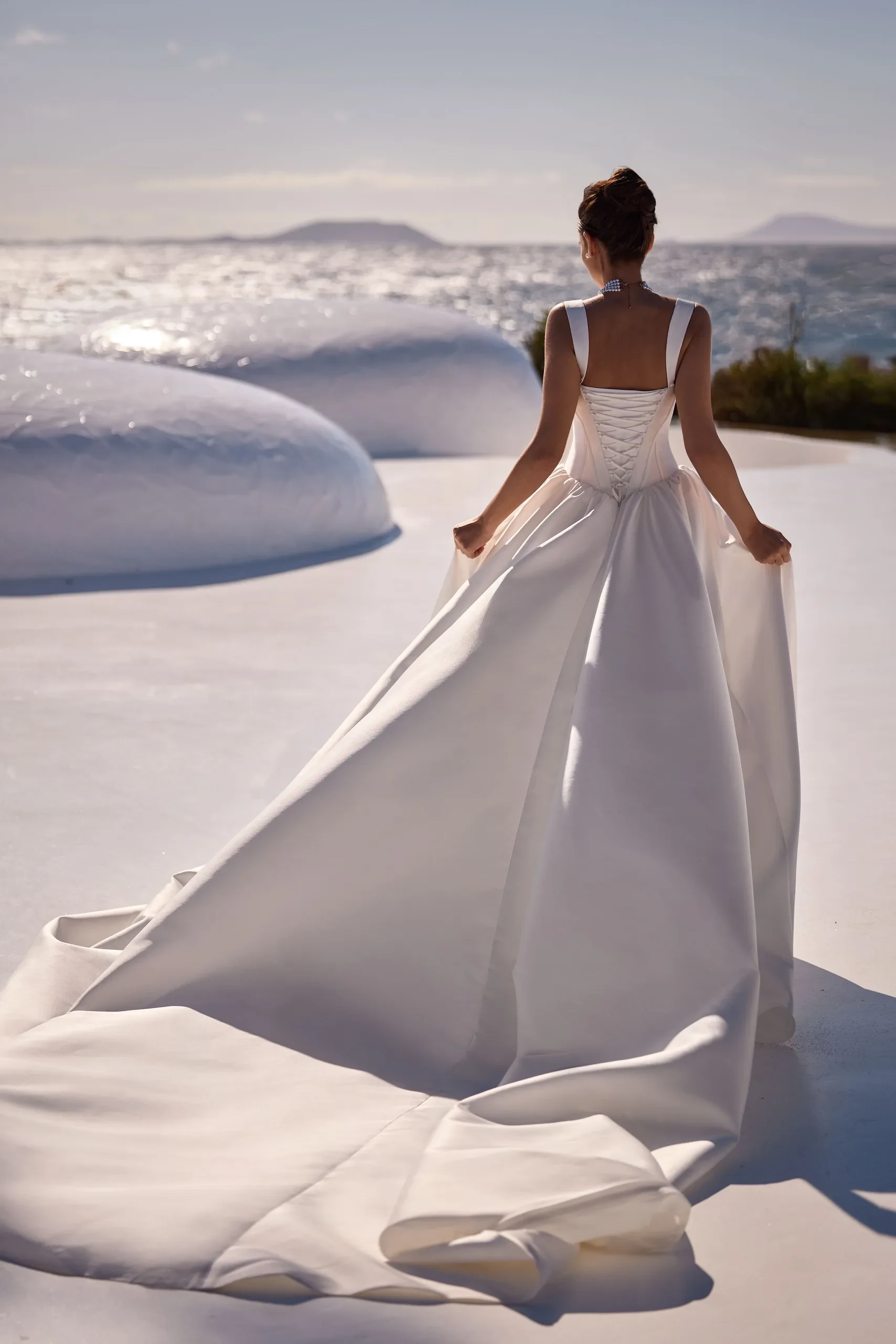 Whisper – Milla Nova