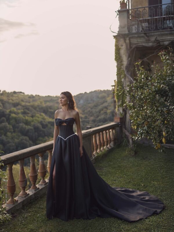 Fedra-Black